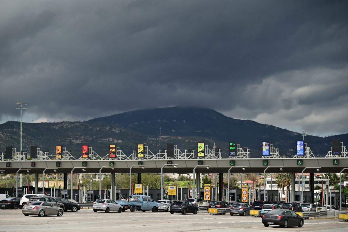 Πάσχα 2026:Περισσότερα από 320.000 οχήματα πέρασαν τα διόδια σε 2 ημέρες–Αυξημένη κίνηση σε ΚΤΕΛ και λιμάνια