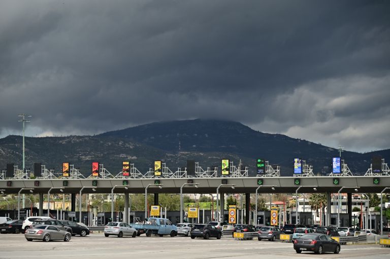 Πάσχα 2026:Περισσότερα από 320.000 οχήματα πέρασαν τα διόδια σε 2 ημέρες–Αυξημένη κίνηση σε ΚΤΕΛ και λιμάνια