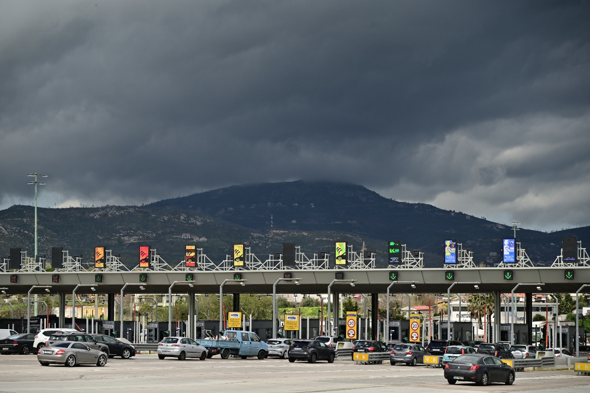 Πάσχα 2026:Περισσότερα από 320.000 οχήματα πέρασαν τα διόδια σε 2 ημέρες–Αυξημένη κίνηση σε ΚΤΕΛ και λιμάνια