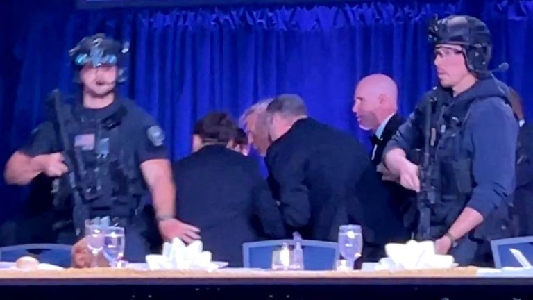 Χάος στο δείπνο ανταποκριτών Λευκού Οίκου: Ένοπλος άνοιξε πυρ ενώ ήταν στην αίθουσα ο Τραμπ