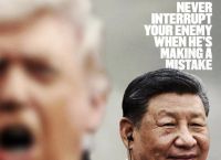 Ποτέ Μην Διακόπτεις τον Εχθρό: Το Economist Πρωτοσέλιδο με Σι Τζινπίνγκ να Παρακολουθεί τον Τραμπ