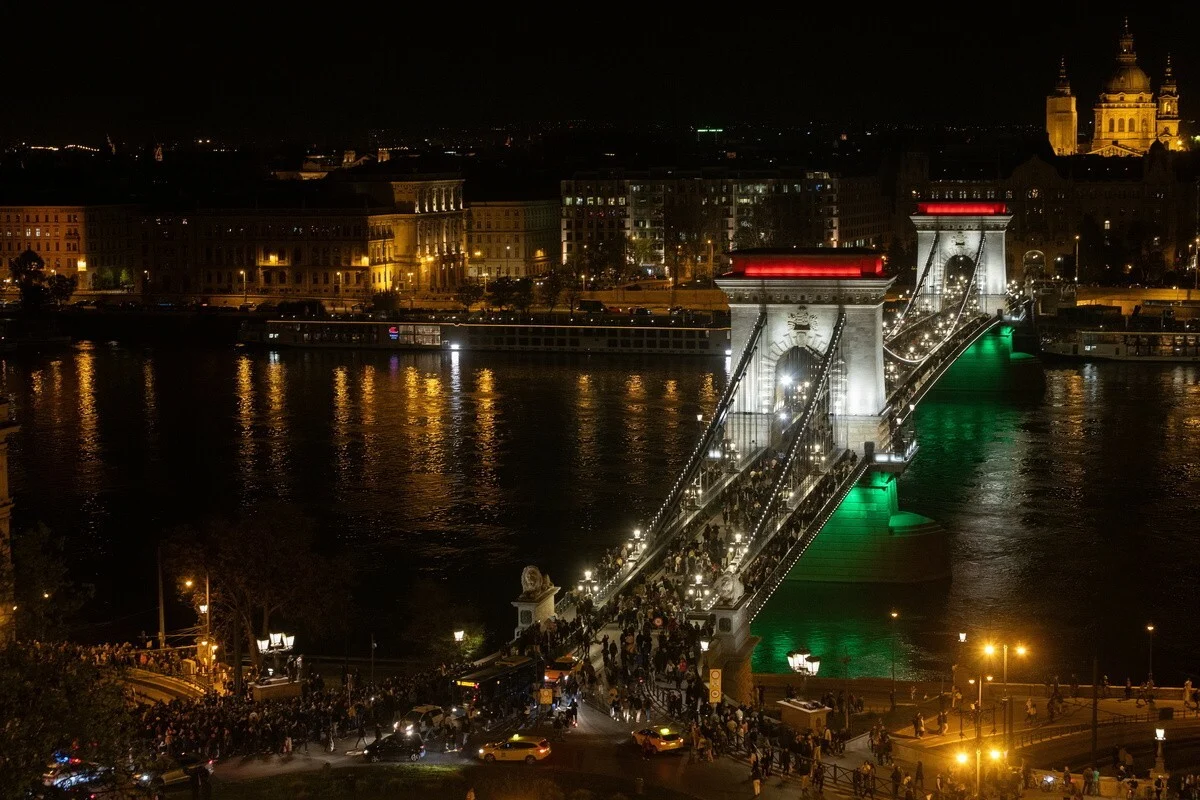 Βουδαπέστη: Ξέσπασμα χαράς για το τέλος της εποχής Όρμπαν – «Δεν το πιστεύω ότι συνέβη»