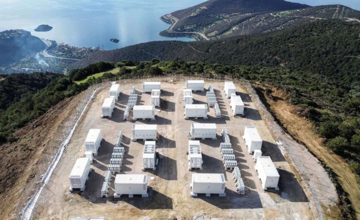 Από σήμερα συνδέονται τρία από τα πρώτα έργα αποθήκευσης ηλεκτρικής ενέργειας στην Ελλάδα