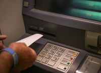 Συντάξεις και επιδόματα: Ποιοι πληρώνονται έως 24 Απριλίου