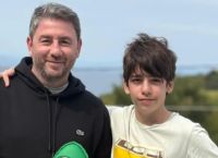 Πασχαλινές ευχές με «πράσινο» αυγό μοιράστηκε ο Ανδρουλάκης με τον γιο του