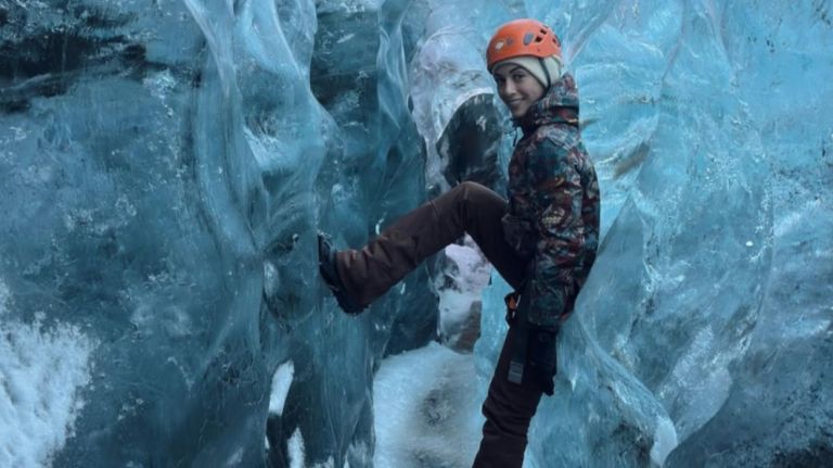 Ευγενία Σαμαρά: Σε πασχαλινές διακοπές στην Ισλανδία ανάμεσα σε… παγετώνες [pics]