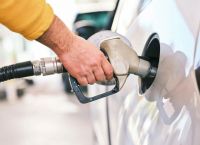 Ακριβότερη βενζίνη σε Κυκλάδες, Δωδεκάνησα και Κεφαλονιά – Σε ποιες περιοχές έπεσε κάτω από τα 2€