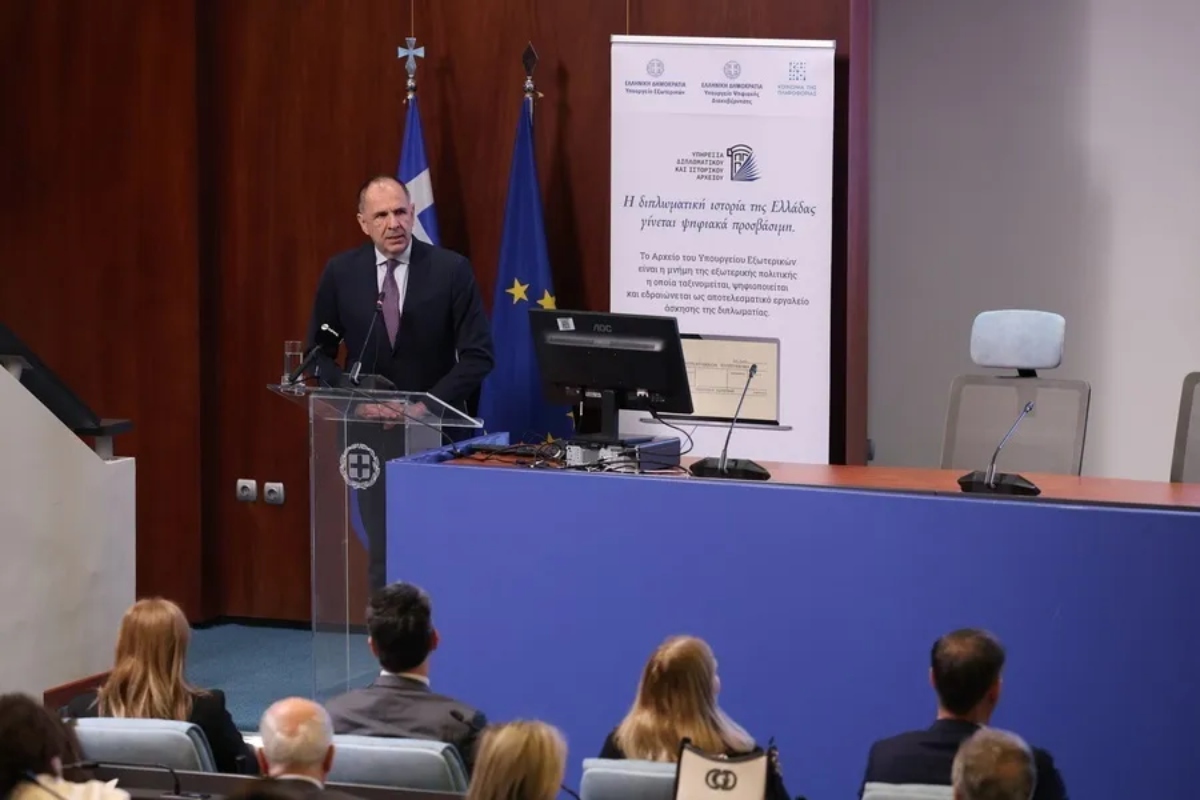 Ψηφιακή επανάσταση στο ΥΠΕΞ: Γεραπετρίτης “ανοίγει” τα διπλωματικά αρχεία της Ελλάδας