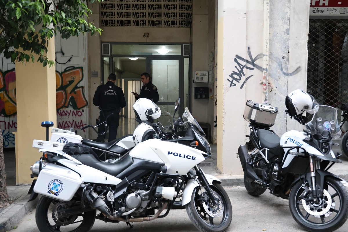 Θρίλερ! Νεκρή γυναίκα σε ακάλυπτο πολυκατοικίας στο κέντρο της Αθήνας-“Άκουσα τις κραυγές της γυναίκας”