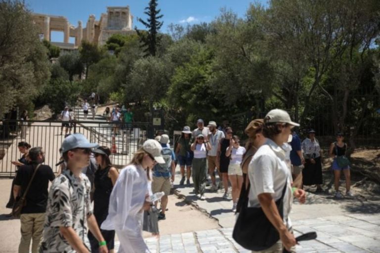 Δούκας: «Φρένο» στις τουριστικές επενδύσεις στην Πλάκα