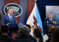 «Νίκη» με στρατό σε ετοιμότητα: Το Πεντάγωνο πανηγυρίζει, αλλά μένει… στον Περσικό