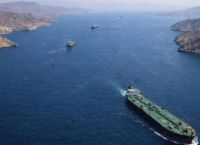 Πάνω από 1.000 πλοία εγκλωβισμένα στα Στενά του Ορμούζ – Η εκεχειρία δεν αποκαθιστά τη ναυσιπλοΐα