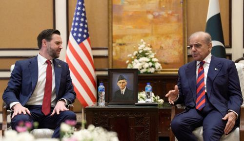 Μαραθώνια η απευθείας συνάντηση ΗΠΑ Ιράν- Τα Στενά το Ορμούζ “αγκάθι”