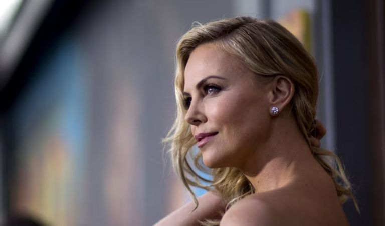 Charlize Theron: Η εξομολόγηση για το τραύμα που τη διαμόρφωσε