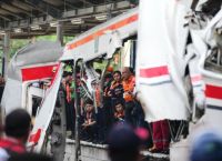 Ινδονησία: Ανεβαίνει ο τραγικός απολογισμός μετά τη σύγκρουση συρμών – 14 νεκροί και 81 τραυματίες