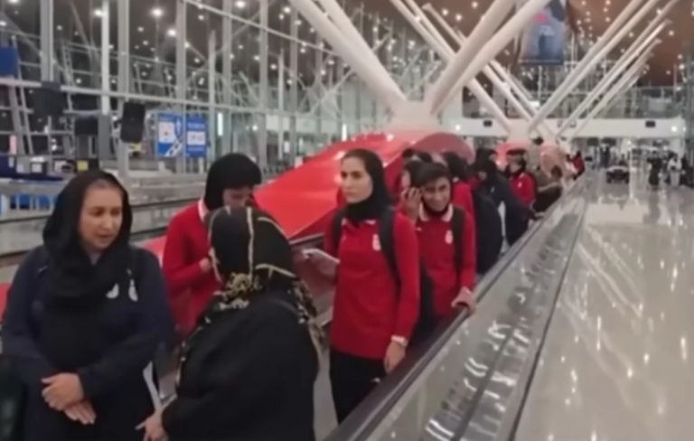 Ιράν: Αποδεσμεύτηκε η περιουσία της αρχηγού της Εθνικής ομάδας ποδοσφαίρου που είχε κατασχεθεί