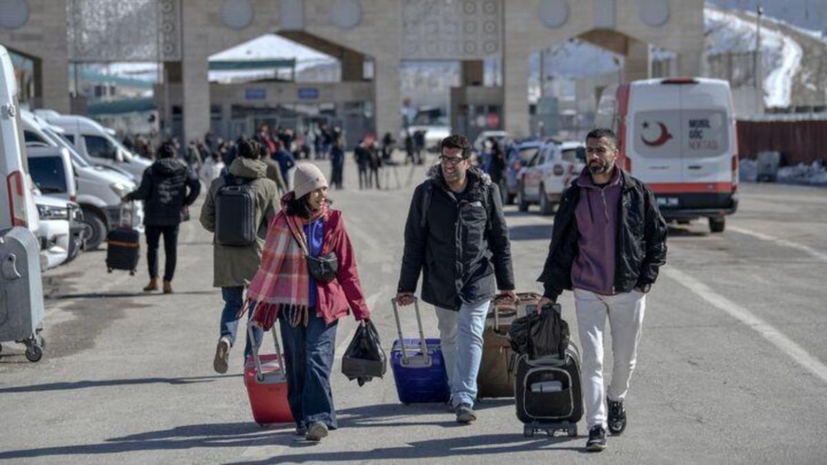 Φεύγουν από τον πόλεμο αλλά φοβούνται το καθεστώς: Ιρανοί περνούν στην Τουρκία