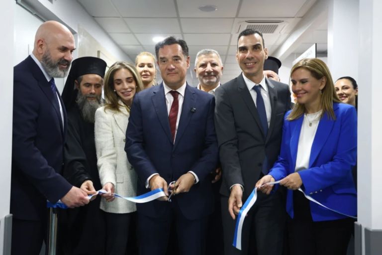 Άδωνις Γεωργιάδης Σπάει Καλούπια: Τα ΤΕΠ της Παμμακάριστου Αναγεννούν το ΕΣΥ!