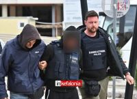 Με σκυμμένα κεφάλια στα δικαστήρια οι τρεις συλληφθέντες για τον θάνατο της 19χρονης Μυρτώς