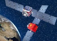 Καταιγίδα κατηγοριών: Κίνα–Ιράν–ΗΠΑ σε τροχιά σύγκρουσης μετά τις αποκαλύψεις για δορυφορική στόχευση