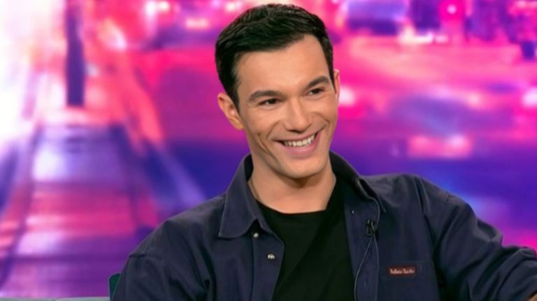 ΑΠΟΚΑΛΥΨΗ που σοκάρει! «Γυμνός στη σκηνή και οι γονείς μου εκεί» – Ο Κοσώνας τα λέει ΟΛΑ!