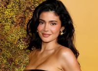 Κάιλι Τζένερ: Τα σέξι στιγμιότυπα με μπικίνι δίπλα στην πισίνα [pics]