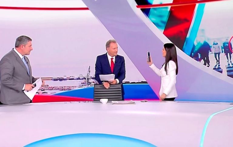 On air «παράσταση» Λατινοπούλου: Στο στόχαστρο η Κωνσταντοπούλου με αιχμές και μιμήσεις