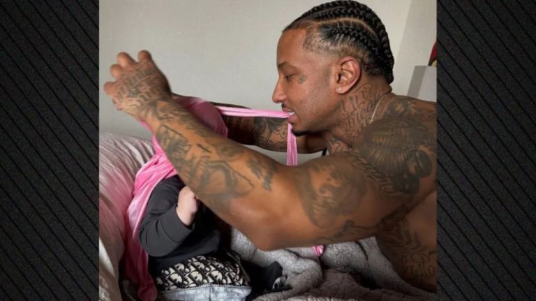 Ο Light στην πιο τρυφερή του στιγμή: Αγκαλιά με τον γιο του έξι μήνες μετά τον ερχομό του