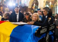 Ράγισαν καρδιές-Σε κλίμα βαθιάς οδύνης η κηδεία του Μιρτσέα Λουτσέσκου: “Λύγισε” ο Ραζβάν