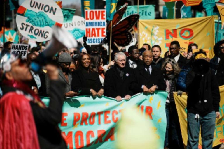 Ρήγμα στο MAGA: Ο πόλεμος με το Ιράν διχάζει τη βάση του Τραμπ