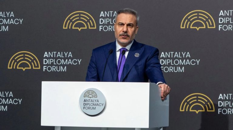 Νέα ένταση Άγκυρας: «Συμμαχία Ελλάδας–Ισραήλ κατά μουσουλμάνων» καταγγέλλει ο Φιντάν