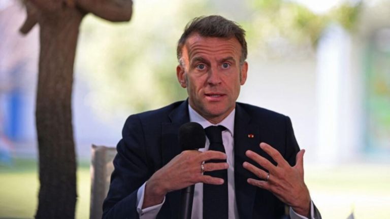  Le Parisien: «Θα είμαστε εκεί». Ο Μακρόν εγγυάται στρατιωτική ασπίδα της ΕΕ.