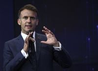 «Η Ευρώπη μόνη απέναντι σε 3 υπερδυνάμεις»: Σκληρή προειδοποίηση Μακρόν