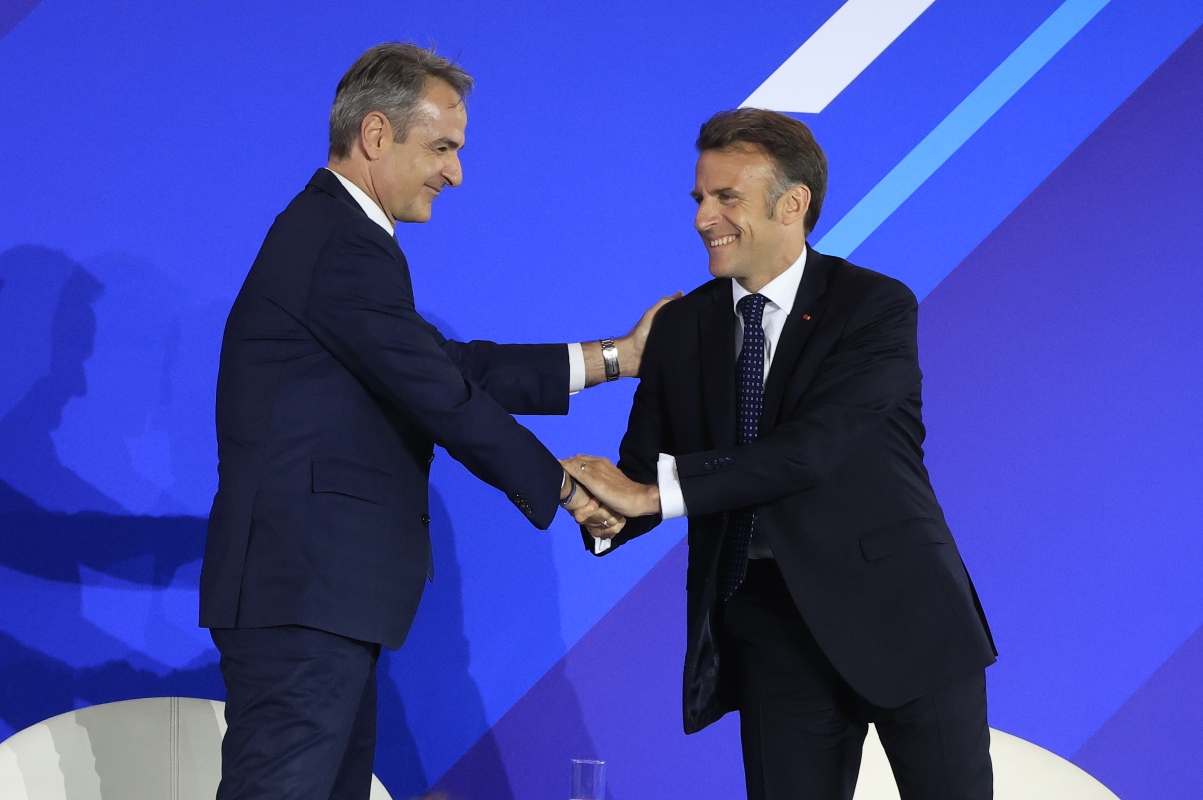 Μακρόν σε Μητσοτάκη στο ελληνογαλλικό επιχειρηματικό φόρουμ: Η Ελλάδα πρότυπο οικονομικής προόδου