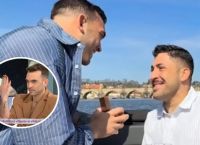 Έλιωσε το διαδίκτυο! Ο Ιάσονας Μανδηλάς έκανε πρόταση γάμου στον σύντροφό του [vid]