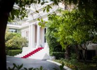 «Καυτό» δεκαήμερο για την οικονομία: Μέτρα τώρα, παζάρι στις Βρυξέλλες, βλέμμα στη ΔΕΘ