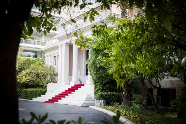 «Καυτό» δεκαήμερο για την οικονομία: Μέτρα τώρα, παζάρι στις Βρυξέλλες, βλέμμα στη ΔΕΘ