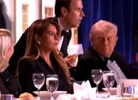 Μελάνια Τραμπ: Το “παγωμένο” βλέμμα και τα λόγια στον σύζυγό της μετά την επίθεση στο δείπνο ανταποκριτών