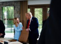 Κλιμάκωση ΗΠΑ–Ευρώπης για Ιράν:Ο Τραμπ επιτίθεται σε Μελόνι Πάπα–διπλωματικός αναβρασμός σε Ρώμη και Βατικανό