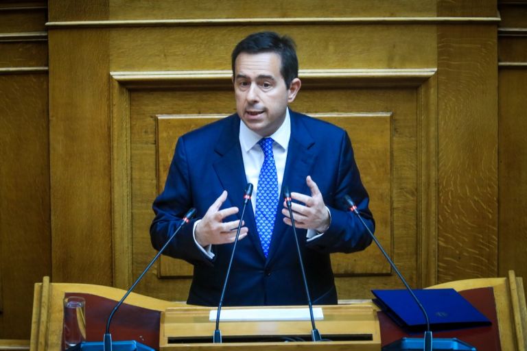 Μηταράκης εναντίον Δουδωνή: «Απαράδεκτο και ανήθικο» – Ένταση στην Επιτροπή Δεοντολογίας