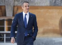 Ανασχηματισμός-αστραπή και σχέδιο ελέγχου κρίσης: τα κρυφά μηνύματα Μαξίμου