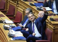 «Σφαγή» στη Βουλή: Μητσοτάκης–Ανδρουλάκης σε ανοιχτή σύγκρουση για κράτος δικαίου, υποκλοπές και εξουσία