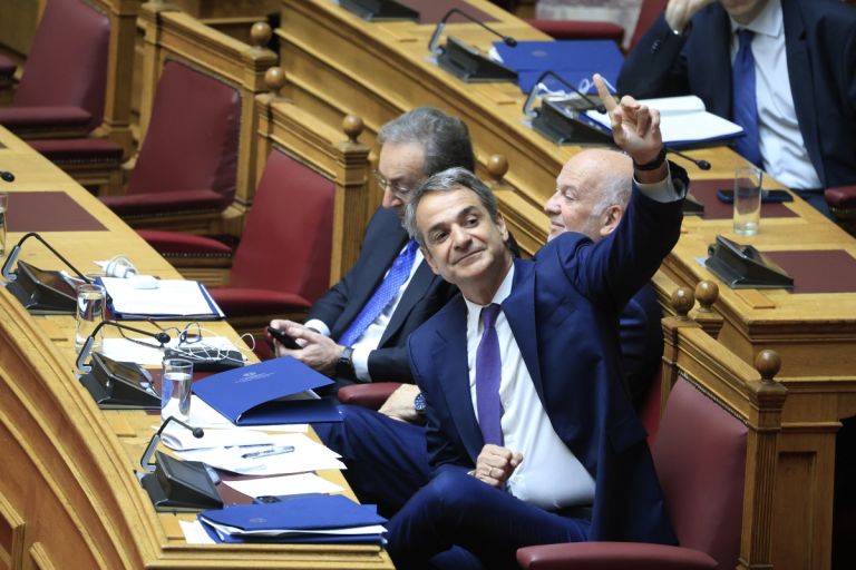 «Σφαγή» στη Βουλή: Μητσοτάκης–Ανδρουλάκης σε ανοιχτή σύγκρουση για κράτος δικαίου, υποκλοπές και εξουσία