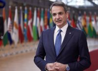 “Ναι” από την Κομισιόν στα όρια ηλικίας: το μπρα-ντε-φερ της ΕΕ για τα social media