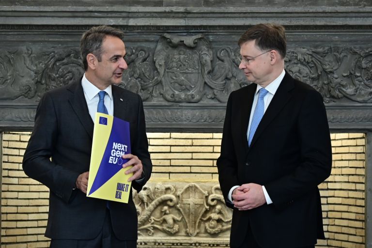 Ντομπρόφσκις σε Μητσοτάκη: Εντυπωσιακή πρόοδος της Ελλάδας σε μεταρρυθμίσεις, χρέος και ανεργία
