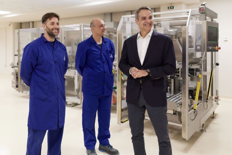 Μητσοτάκης: Επισκέφθηκε εγκαταστάσεις φαρμακοβιομηχανιών στην Τρίπολη – Ανοίγουν 1.500 νέες θέσεις