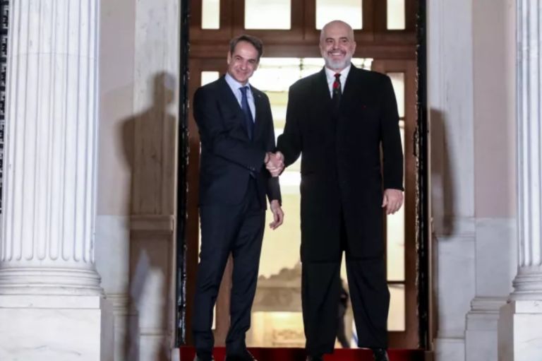 Συνάντηση Μητσοτάκη με Έντι Ράμα στο Μέγαρο Μαξίμου