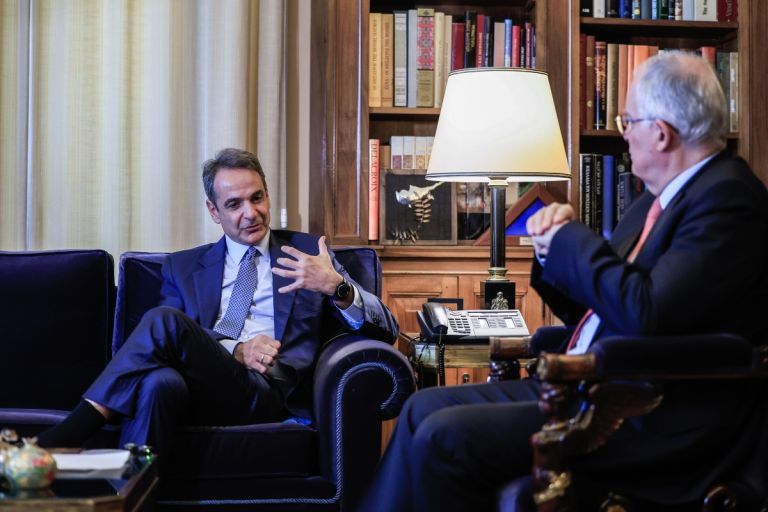 Μητσοτάκης σε Τασούλα: «Η κυβέρνηση έχει κάνει το καλύτερο δυνατό για τη στήριξη των νοικοκυριών»
