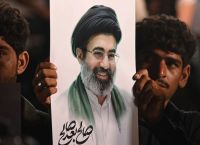 Μυστήριο με τον Μοτζτάμπα Χαμενεΐ: «Είναι παραμορφωμένος» – Ποιος παίρνει τις αποφάσεις για το Ιράν;