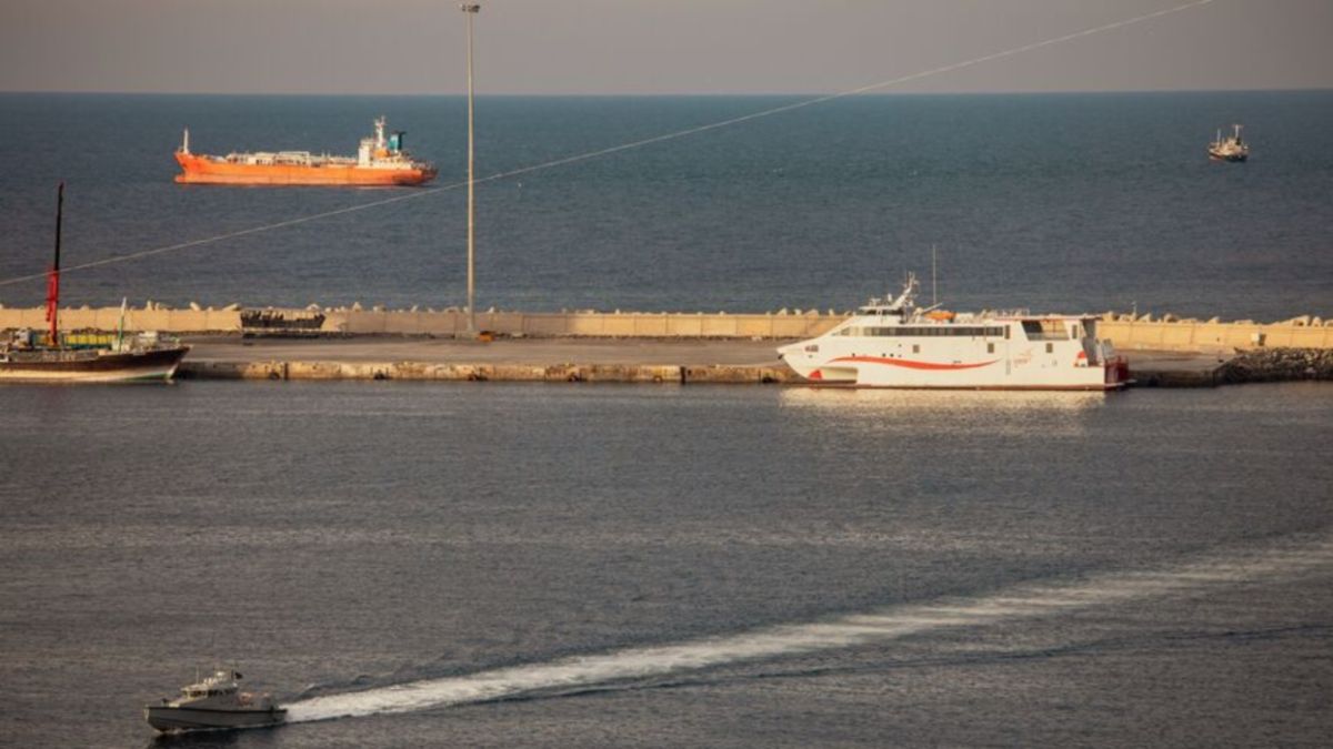 Όμηρος το Ορμούζ: Αγώνας δρόμου για να «σπάσει» ο ενεργειακός έλεγχος του Ιράν